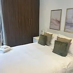 Stylish Spacious Studio, Central London- Zone 1
