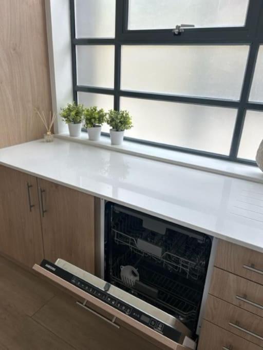 Stylish Spacious Studio, London- Zone 1